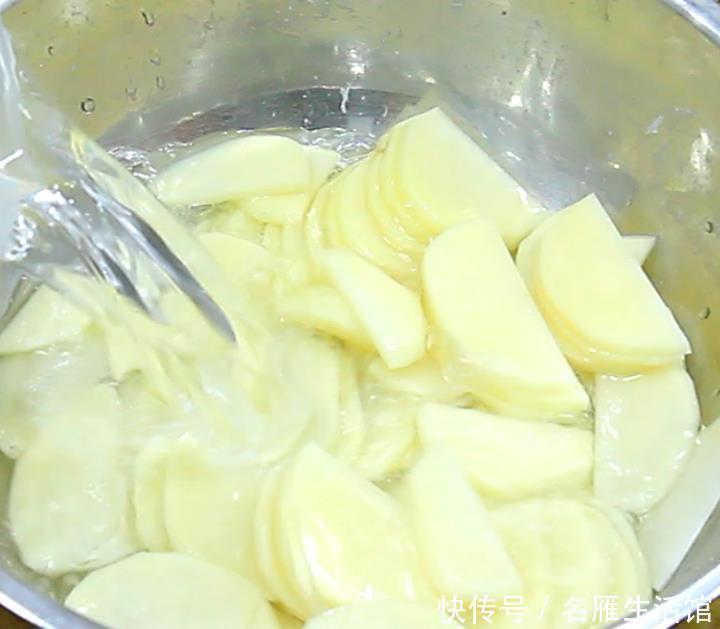 简单|每次去饭店都想吃的干锅土豆!简单操作在家也能做出饭店的味道