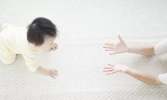 姿势|越“爬”越聪明，爬行敏感期错过很可惜！5种姿势助力宝宝学爬行