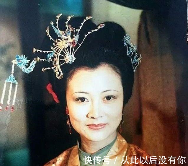 贾珍$养小叔子的人,是宁国府的尤氏,那个小叔子正是贾琏