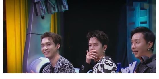 綜藝《這就是街舞》張藝興單看動作,控制是很好的,降膝也挺炸