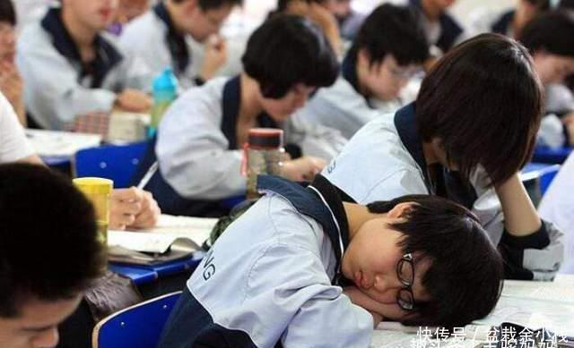 发现|初中生5年写了56本小说，爸爸发现后撕碎手稿，只为了考上大学