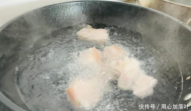 卤一锅卤味,有猪皮猪肉鸡腿骨还有海带结,这味十足又不腻