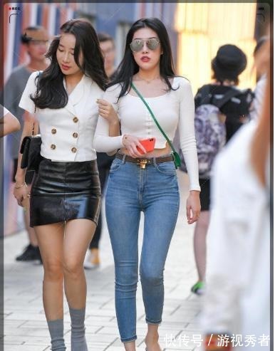 紧身衣 与高腰牛仔裤搭配的是紧身针织衫,设计独特,很庄重!