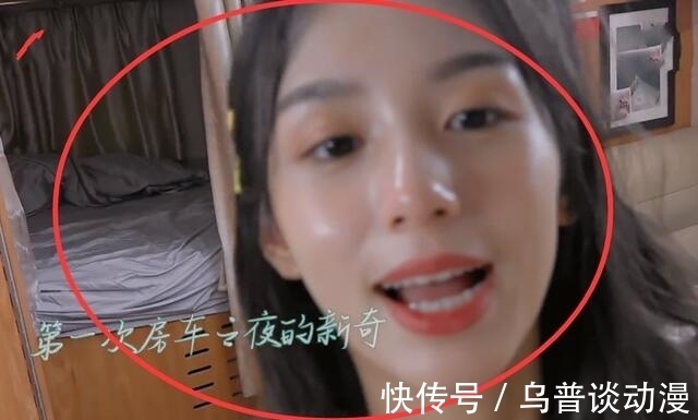 做饭|周也学做饭满头大汗。脸部脱妆，素颜油光满面不像23，太美了