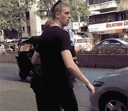 |搞笑GIF趣图:你刚下来的时候经历了什么,怎么这么顽皮呢!