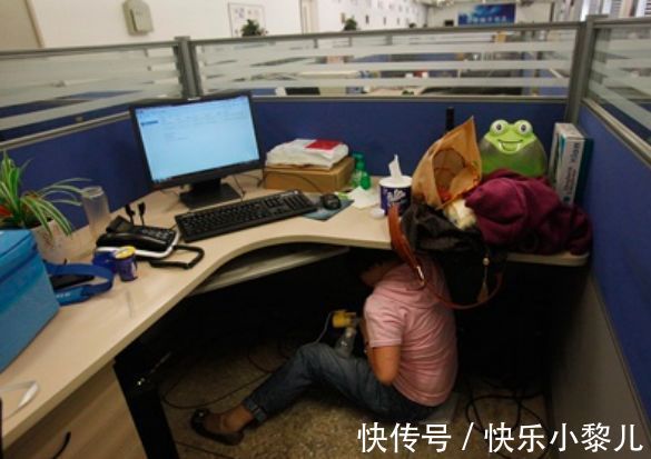 羞耻|“背奶妈妈 ”有多辛酸?办公桌下挤母乳,同事嘲我没有羞耻心