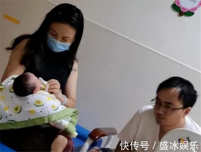 产妇|“最年轻姥姥”走红，跟女婿坐在一起似夫妻，女儿：我压力有点大