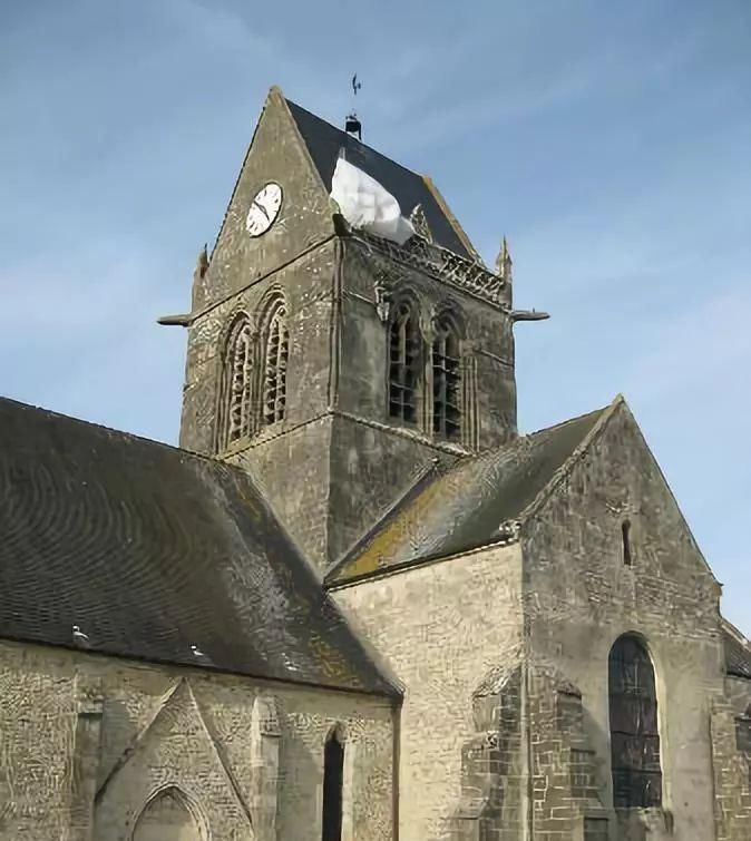 士兵|二战中一位美国空军装死保命，之后不仅获得嘉奖，还被后世铭记！