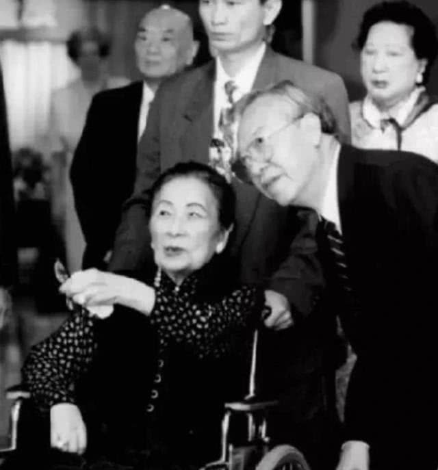 而宋美龄|宋美龄活了106岁,她去世时存款有多少?说出来你都不敢相信