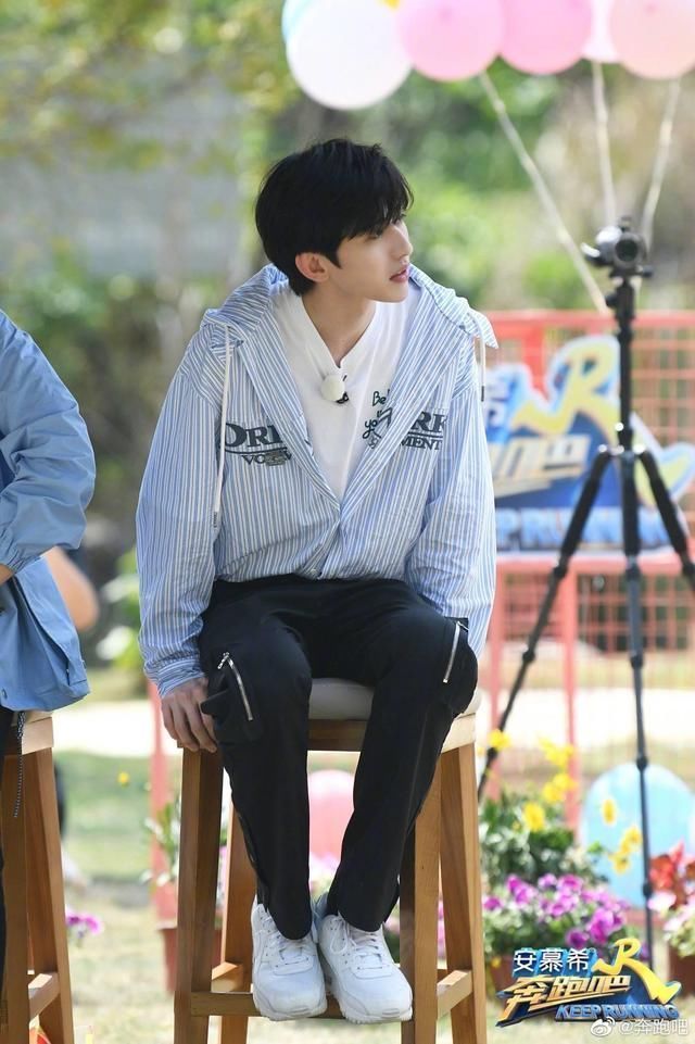 又一对非官方认证CP蔡徐坤baby同框“奔跑吧”,俊男美女超养眼