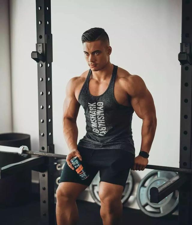 训练|想要练腿、练臀,“深蹲训练”就能帮你,教给大家科学的深蹲方式