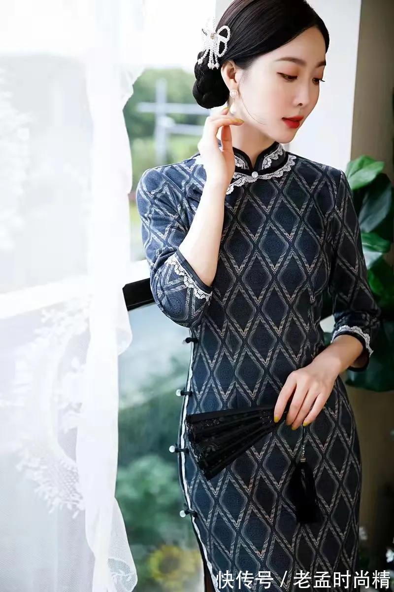 格子|格子旗袍是女装中经典流行元素,不挑身材不挑人,展露柔美好风情