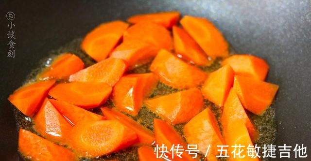 韭苔|小两口的精致晚餐,晒到朋友圈火了,网友不仅会吃,还会过日子!