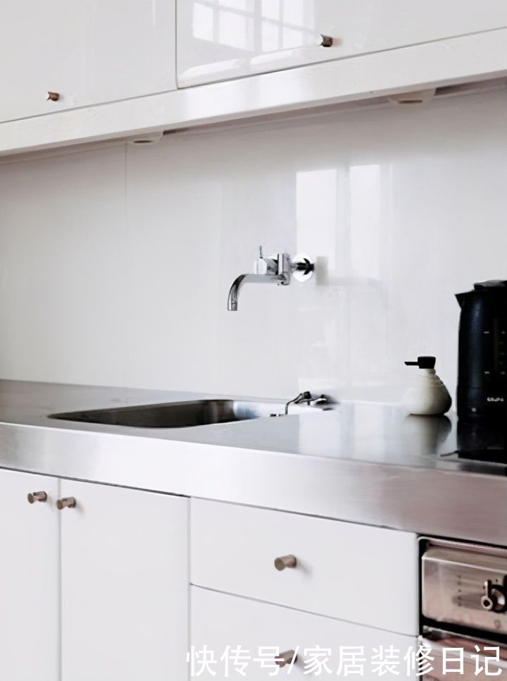 厨房|入住两年的新房子，今天站出来说实话：厨房台面能不能装不锈钢？