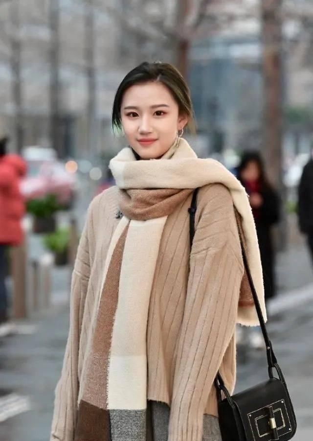  围巾|大衣+围巾，厚毛衣+围巾=入冬“王炸cp!”
