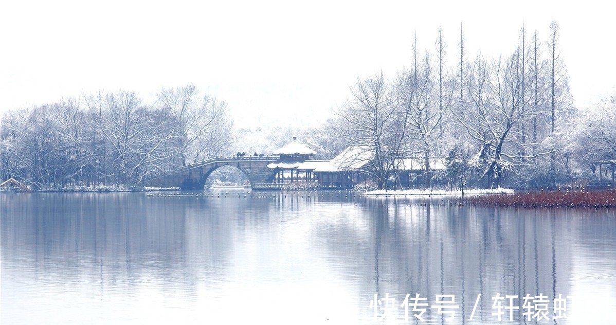 梅花#飞雪寄乡愁词两首,雪落倾城,念在心中,莫惧深冬寒,春天不遥远