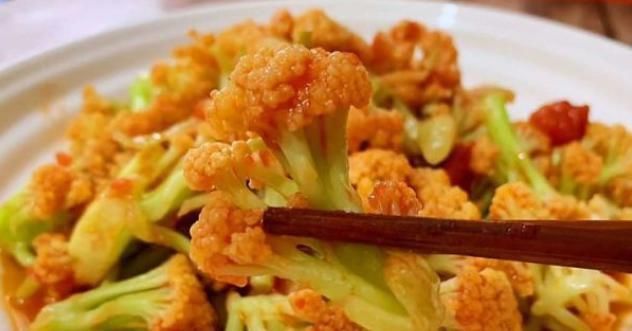 更年期|女性步入更年期，衰老皱纹眼袋少不了，多吃以下食物效果好！