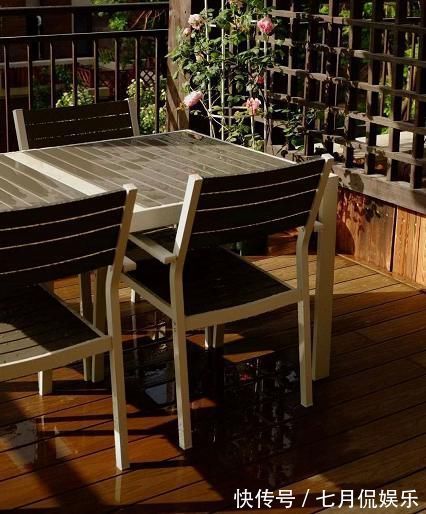 地板|阳台铺瓷砖早已不吃香了，这4种地面装修不要太惊艳！