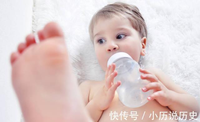 多喝水|8岁男童因多喝水住进医院!3个时间段少让孩子喝水,易积食