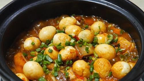 我家最爱的豆腐煲,揭盖香气扑鼻,边吃边炖太过瘾了,简单又美味