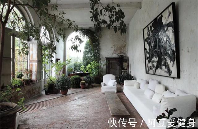 毛坯房|20岁姑娘买毛坯房,不装修就入住,认为比出租屋舒服?网友:厉害