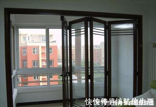 灰尘|家中阳台不要傻傻装推拉门了，占空间还不实用，聪明人家都装这种