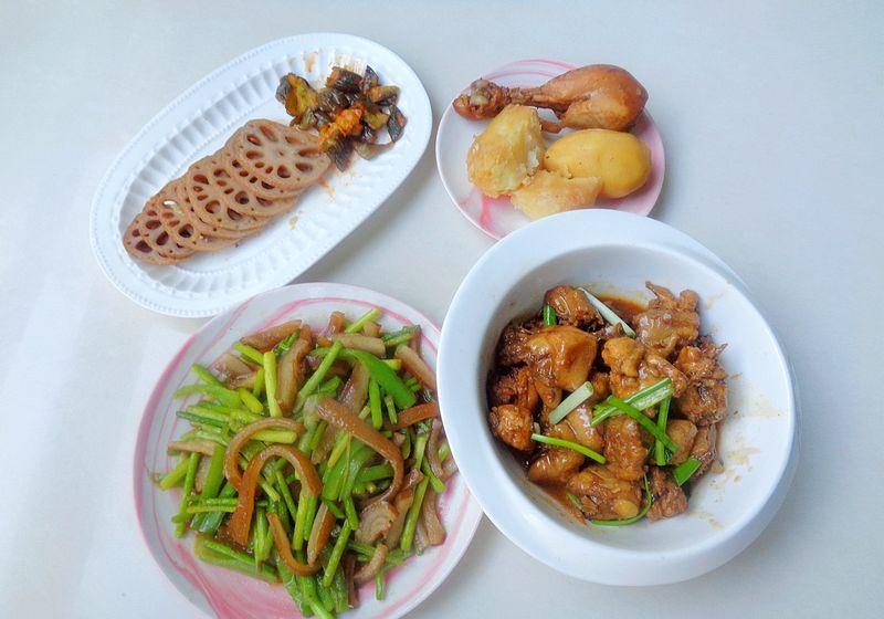 看我家周末午餐吃的啥？照烧鸡配卤藕，美味又好吃