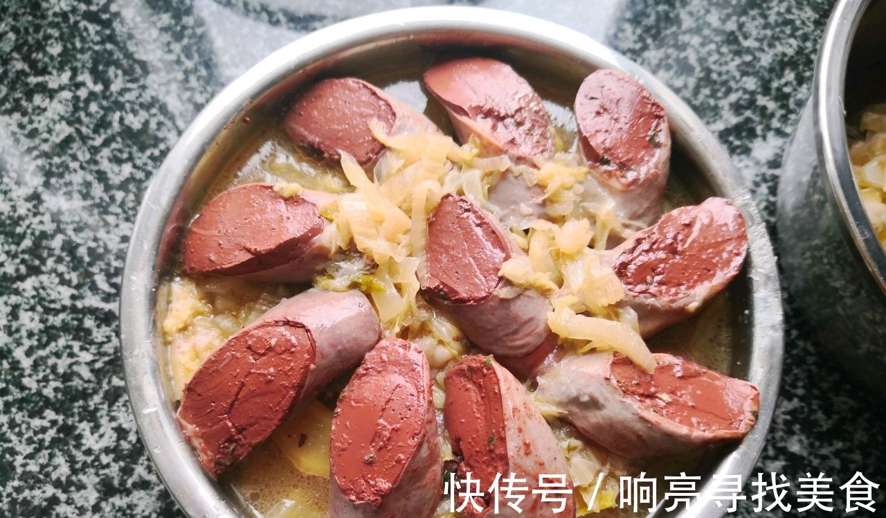 解馋|教你营养好吃的酸菜炖血肠五花肉，解馋过瘾又美味下饭，百吃不厌！