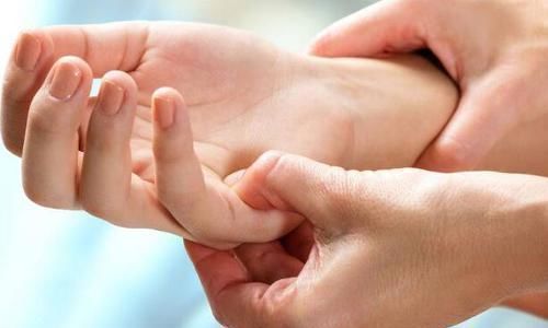 老年人|经常手麻是颈椎病?医生提醒:小心是这5种疾病盯上你了