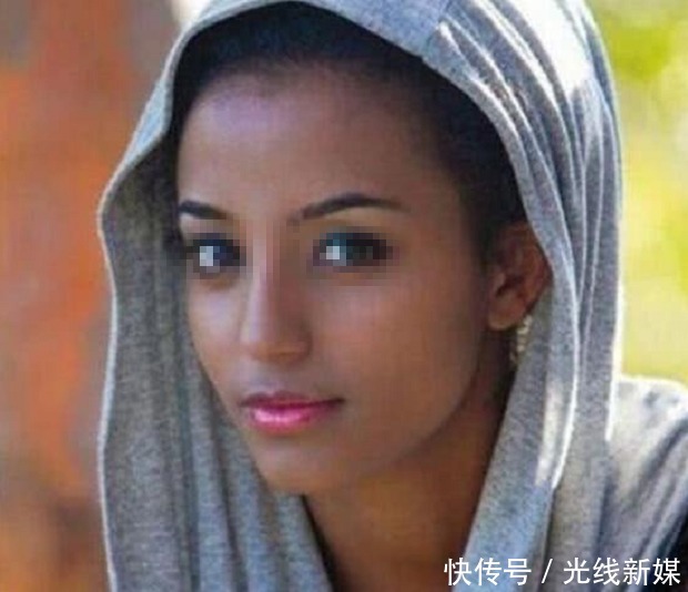 怎么调查老婆出轨的方法(图3) 非洲一女子与情夫酒店约会,对方突然身亡