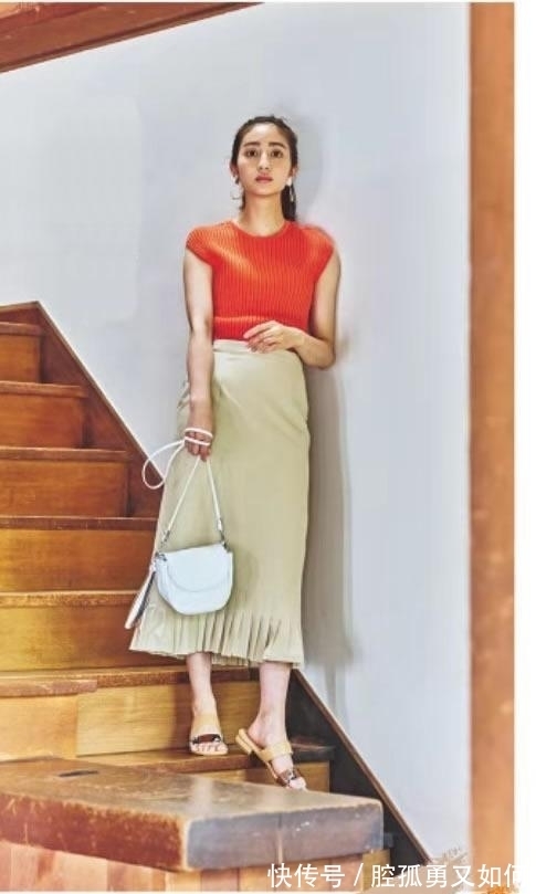 日杂|别再做色盲小白了!日杂“高级色”穿搭,绝对是教科书级配色模板