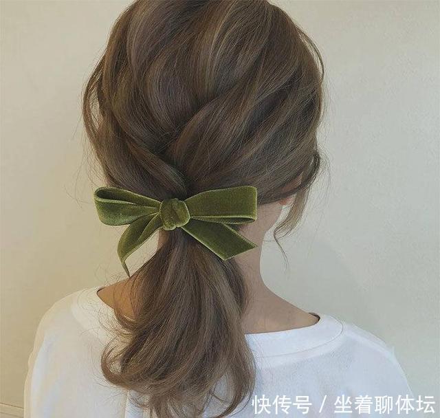 喷雾|年末聚会大家都披头散发就没意思了!这几款秋冬长发的发型才够美