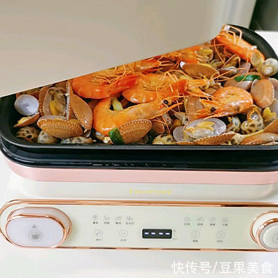 翻山越岭只为这道不加一滴水的盐焗海鲜??鲜到掉眉毛