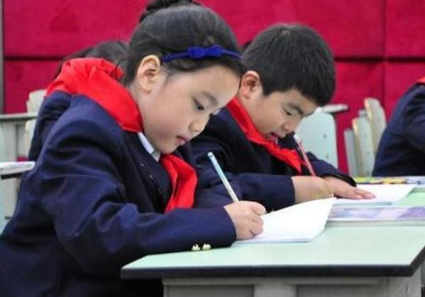 夏天来了!小学生满分作文《孤独》,仅仅三行字,遐想无边,一起来看看