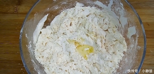 不用|面粉里打一个鸡蛋,不用烤箱,不用电饭锅,简单一做,比吃肉还香