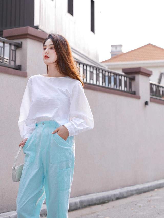 黑白灰|入秋怎么穿?少买黑白灰,这3套“高级色”,显白衬肤还耐看