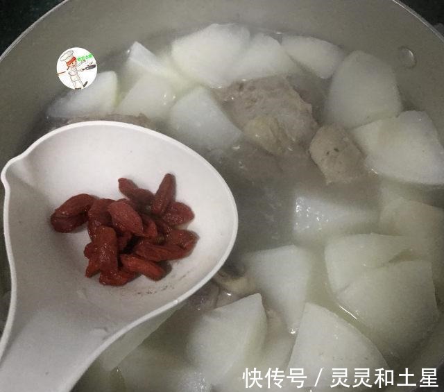 筒骨萝卜汤,软烂入味,汤香肉美!