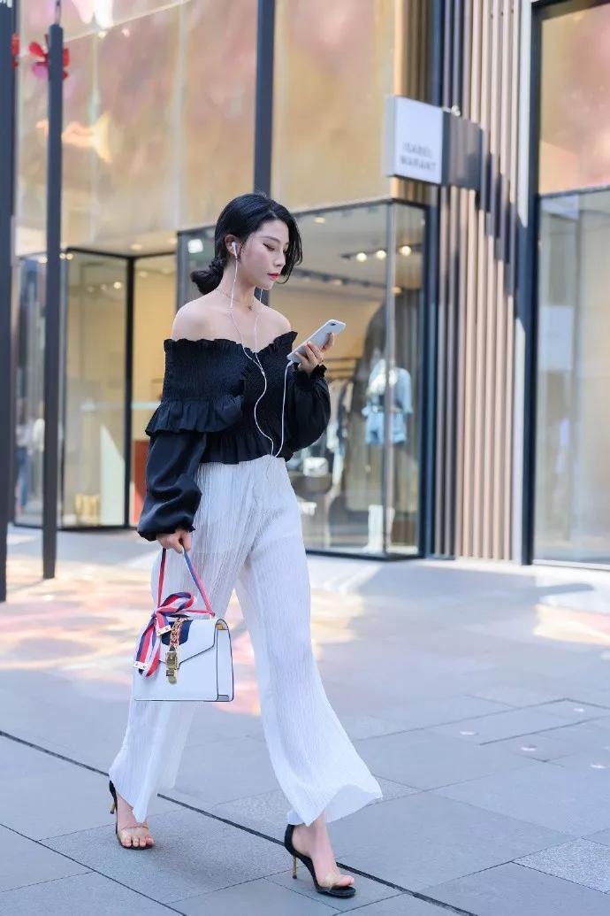 时尚|留着一头长发的小姐姐,身穿粉红色连衣裙,年轻又时尚