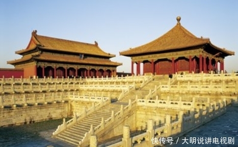 古人建房讲究装门槛,可故宫里不少殿宇偏没有,这其中有何原因?