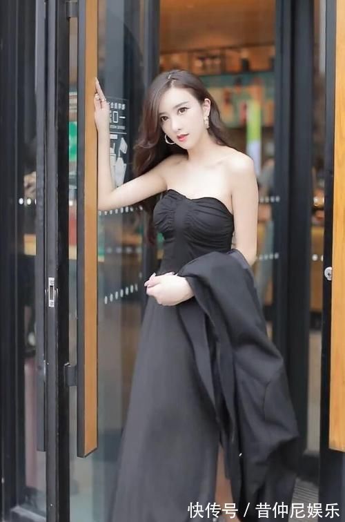 美女|都市女郎风的形象,一身单调黑色,凸显出高级感