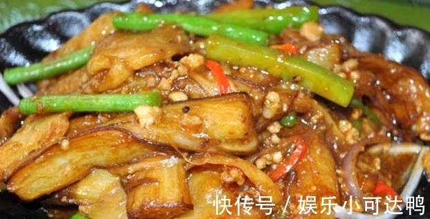 烧茄子|烧茄子时，最忌直接放油开始炒！大厨教你一招，茄子不发黑不吸油