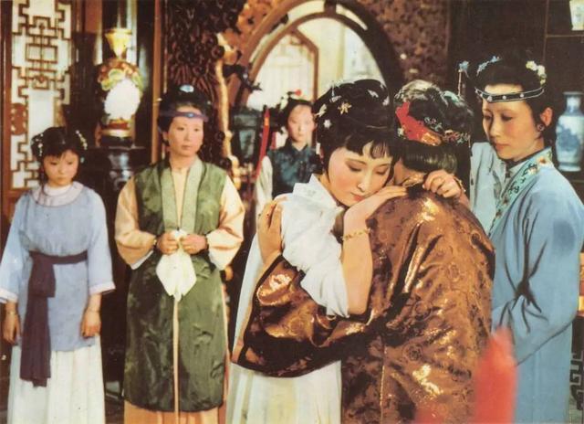 丫鬟$少年时的贾宝玉,养尊处优到了什么程度?他的一次小解给出答案