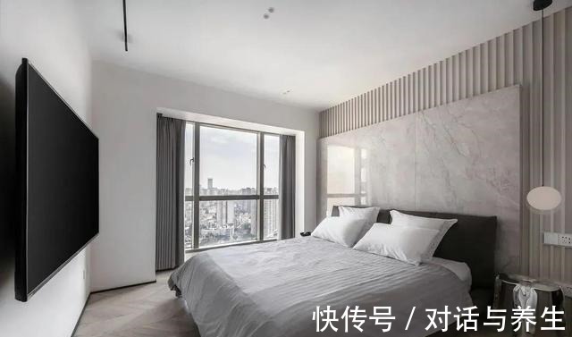 孔雀绿|都市女性的家,98㎡黑白灰中穿插孔雀绿和淡粉色,成熟又少女!