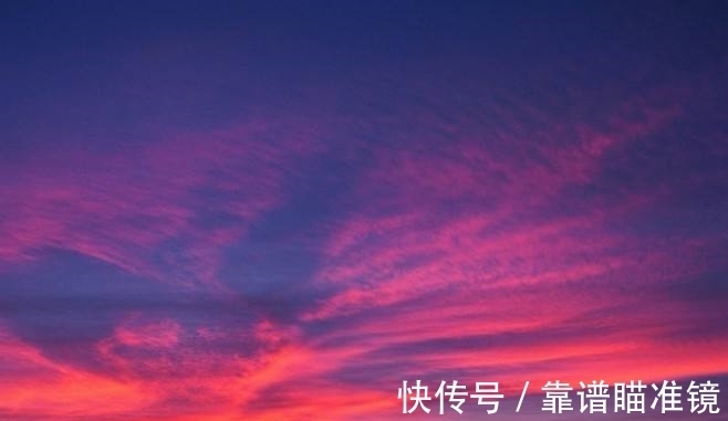 彩霞如锦，任我凭栏品，拥着芬芳花前饮，玉手云鬟香沁