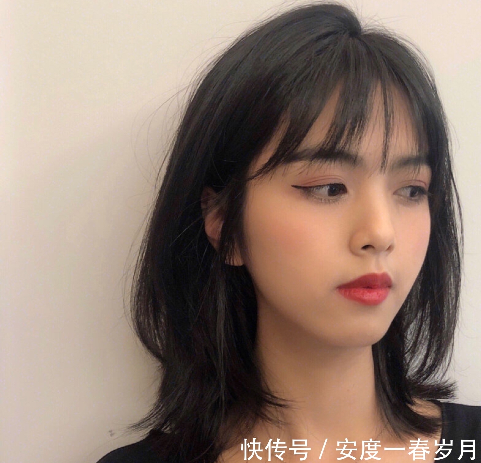 发型 圆脸女孩拒绝齐刘海,大波浪也很显胖,这几款发型显瘦又洋气!