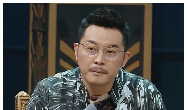 沙溢戴塑料项链,baby戴珍珠项链,看到蔡徐坤:偏心的太明显