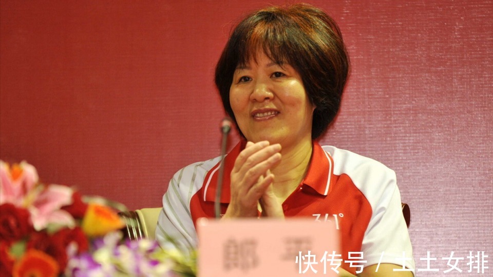 中国女排功勋教练离任!排协该不该给郎平一个正式的“退休仪式”
