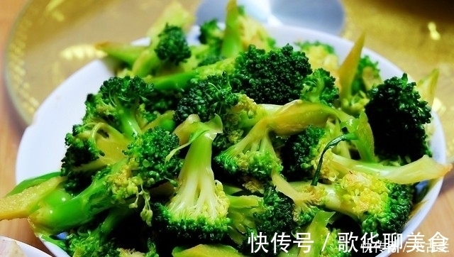 娘家|在娘家聚餐，弟媳妇做了一大桌子菜招待，样样都好吃，亲友全点赞