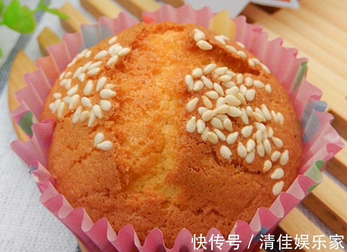 简单3步教你做老式鸡蛋糕，蛋清蛋黄不用分离，做法超简单