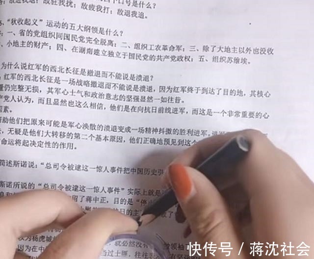 特效@美术生画“透视手”,开始少在那充大头,成品还以为是特效